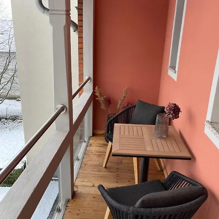 Direkt Am Bahnhof Apartamento *