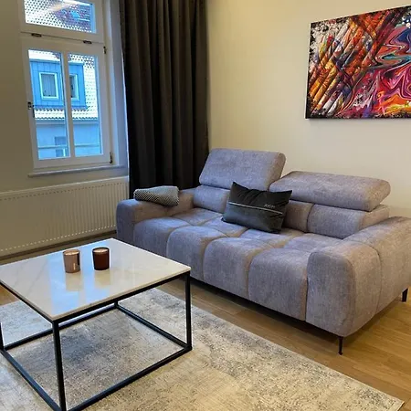 Direkt Am Bahnhof Apartamento *